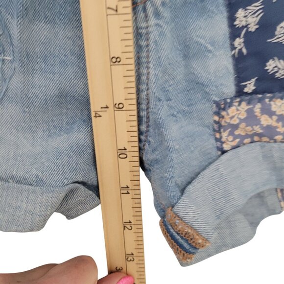 American Eagle Outfitters Womens Patchwork Denim Mom Jean Shorts Size 0 High Ris - Picture 11 of 13